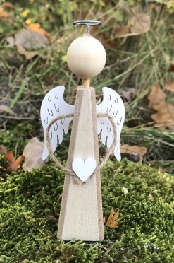 Anděl se srdcem dřevěný 10,5x4,5 cm