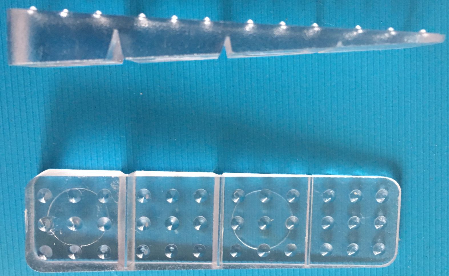 Klínek podkládací ulamovací 6 cm plast