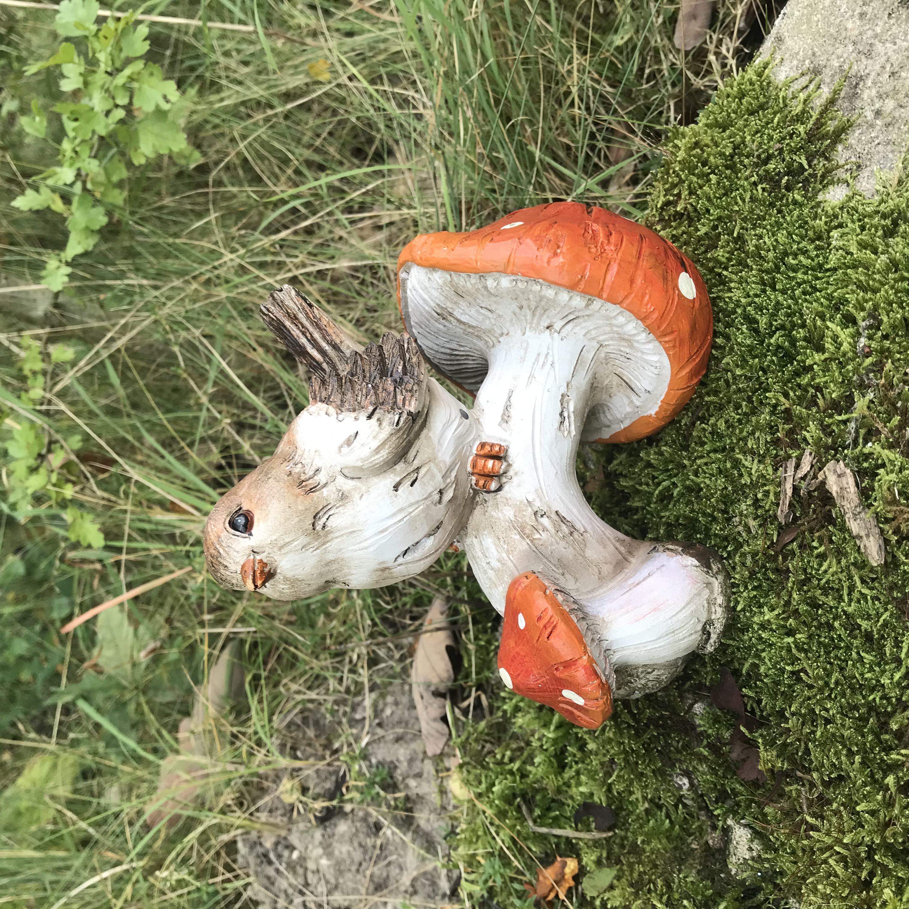 Dekorace ptáček na oranžové houbě 14,5x16 cm